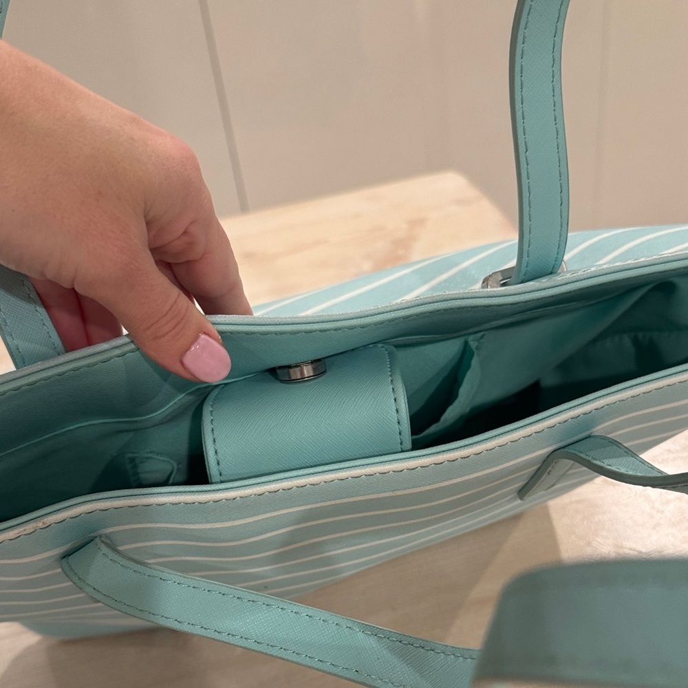 Kenneth Cole Reaction Aqua and White Tote - Picture 7 of 9